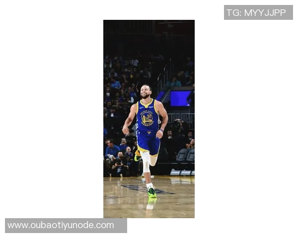 库里第二节神勇表现连中五记三分球展现超强实力引爆全场气氛 库里第二节神勇表现连中五记三分球展现超强实力引爆全场气氛